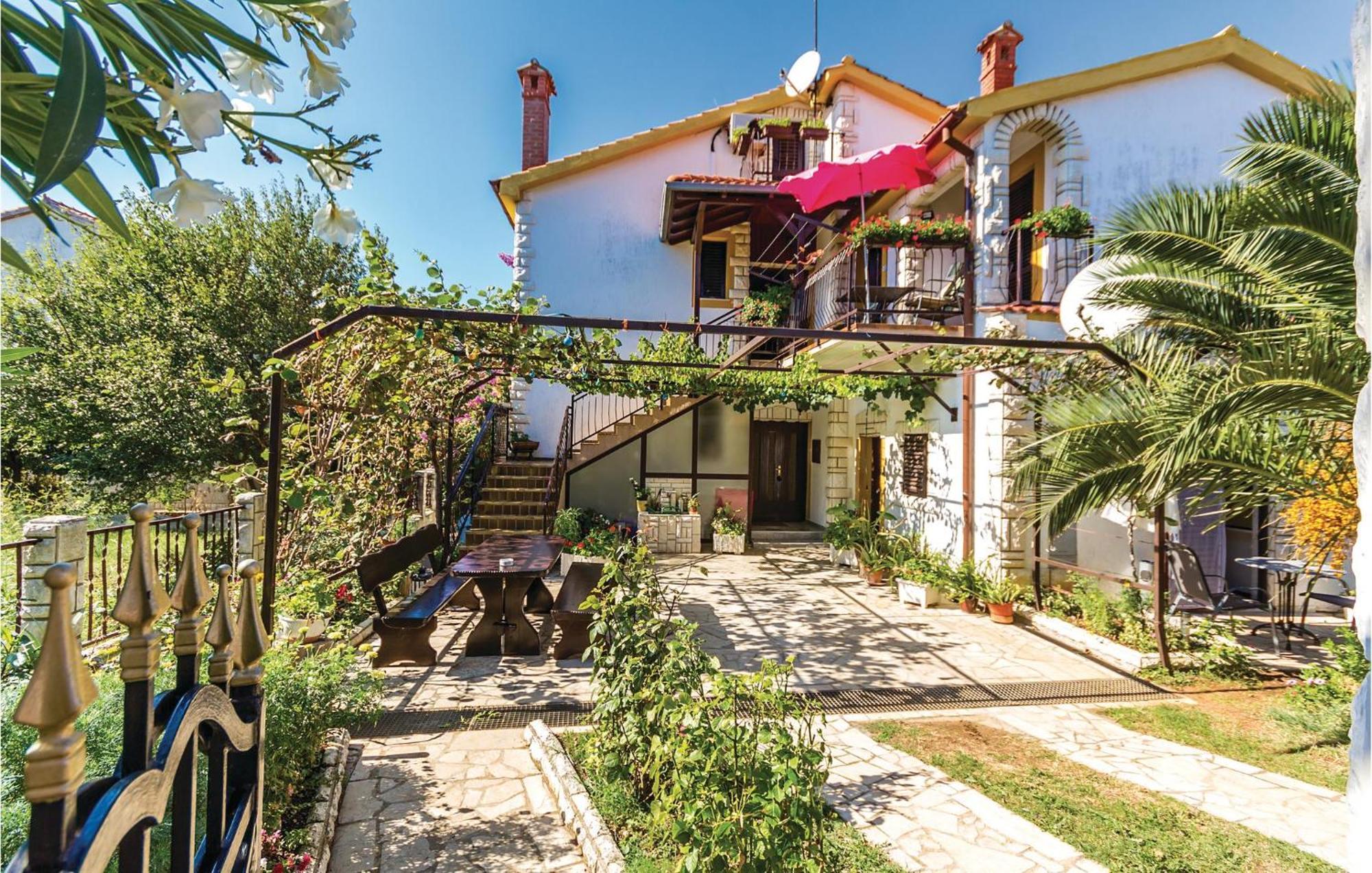 Pet Friendly Apartment In Medulin With Wifi Exterior foto