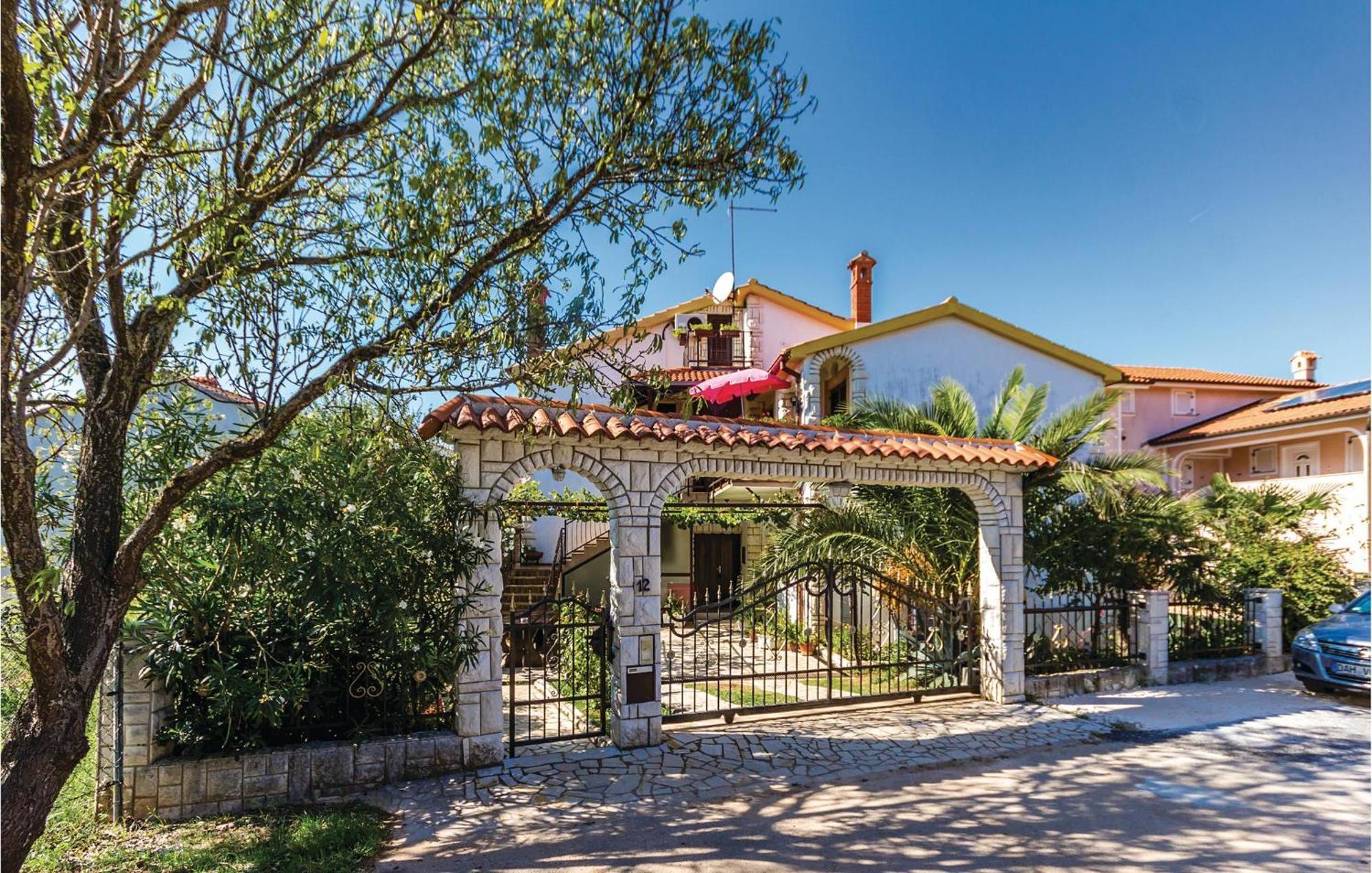 Pet Friendly Apartment In Medulin With Wifi Exterior foto